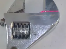 Маркировка: гаечный ключ